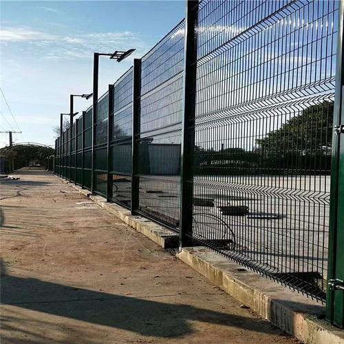 中峰销售 镀锌材料喷塑球场围网护栏网 网球场护栏网 喷塑足球场护栏
